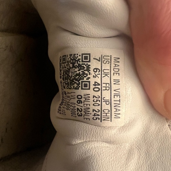 adidas White Black Classic Soccer-Inspired Sneakers - Picture 4 of 4